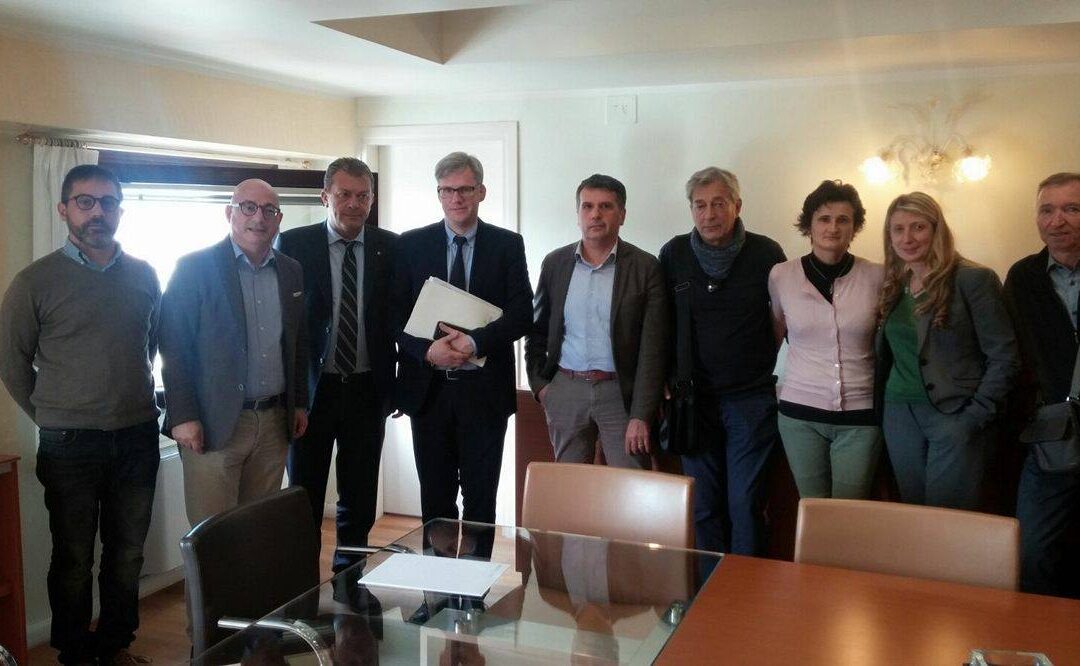 Petizione #bastapfas, consegnate a Zaia 14.754 firme di cittadini veneti Legambiente e Coordinamento Acque Libere da Pfas scrivono a ministri Galletti e Lorenzin