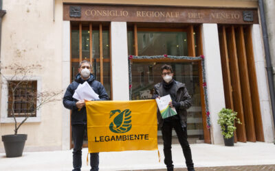 LEGAMBIENTE OGGI A PALAZZO FERRO FINI PER METTERE SOTTO L’ALBERO DEI CONSIGLIERI IL DOSSIER COMUNI RICICLONI 2020