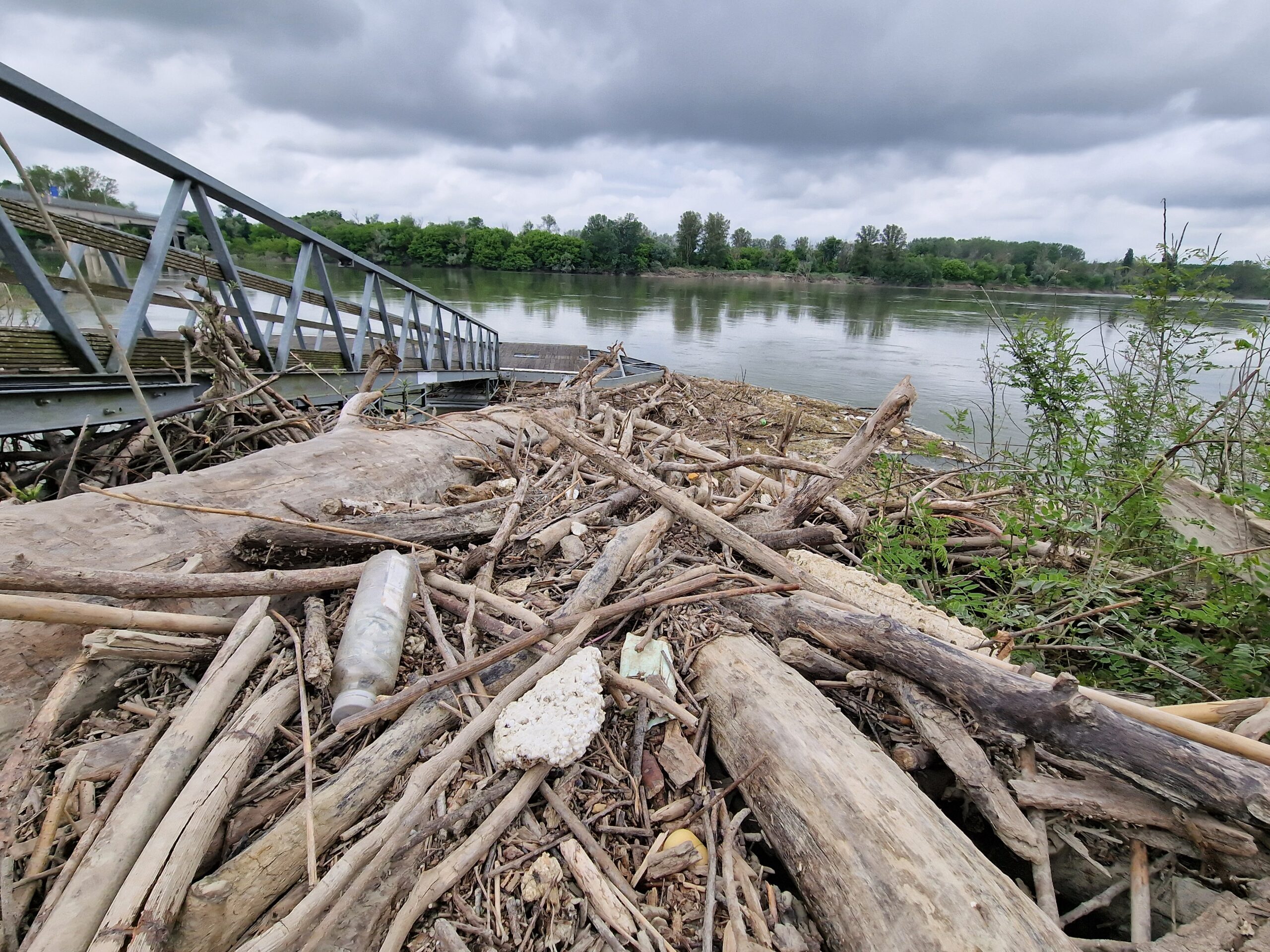 Fiume Po: depurazione in Veneto funziona, ma chimica preoccupante e rifiuti da non sottovalutare