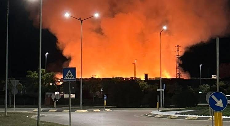 Incendio di Taglio di Po, Legambiente Veneto: “Necessaria una riflessione seria sull’amianto ancora presente in Veneto”